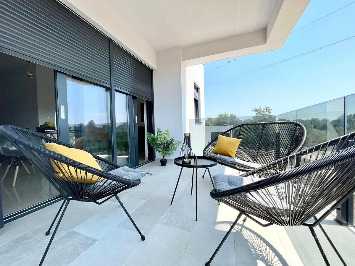 J&N Hill'S Residence With Swimming Pool Medulin Kroatien