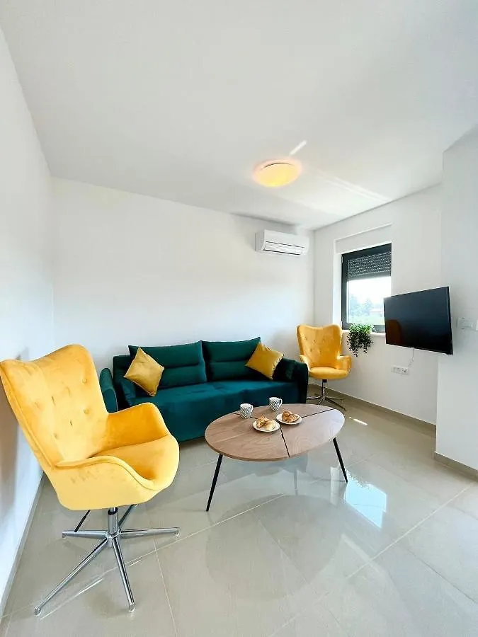 J&N Hill'S Residence With Swimming Pool Medulin Apartment