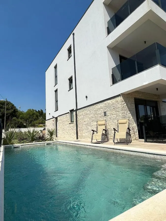 J&N Hill'S Residence With Swimming Pool Medulin Apartment