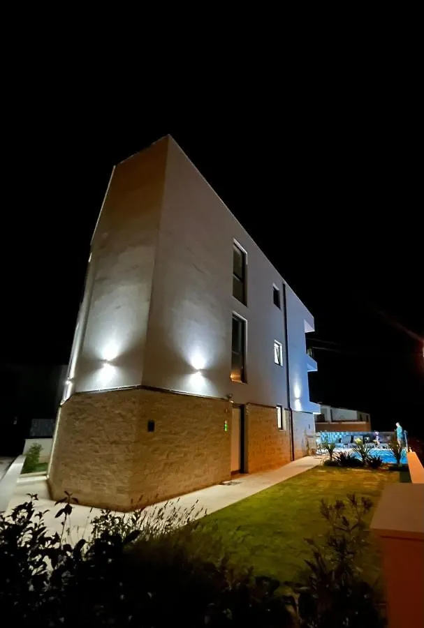 J&N Hill'S Residence With Swimming Pool Medulin