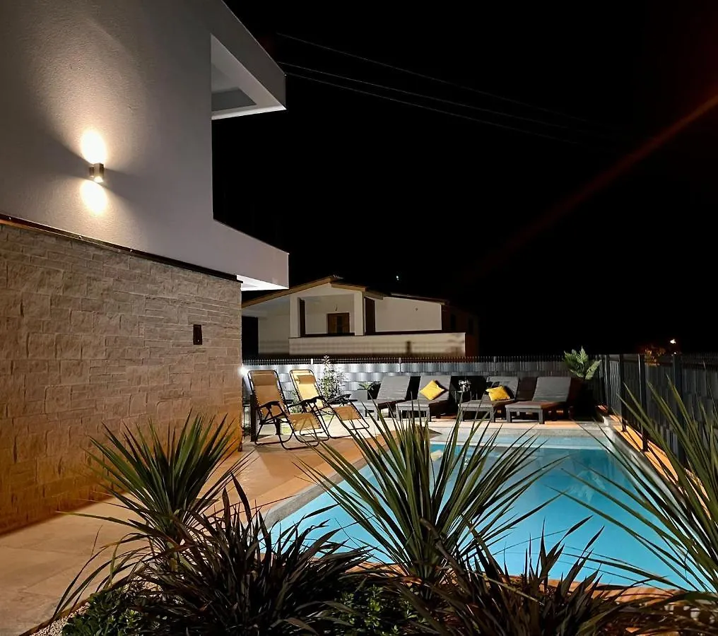 J&N Hill'S Residence With Swimming Pool Medulin 0*,